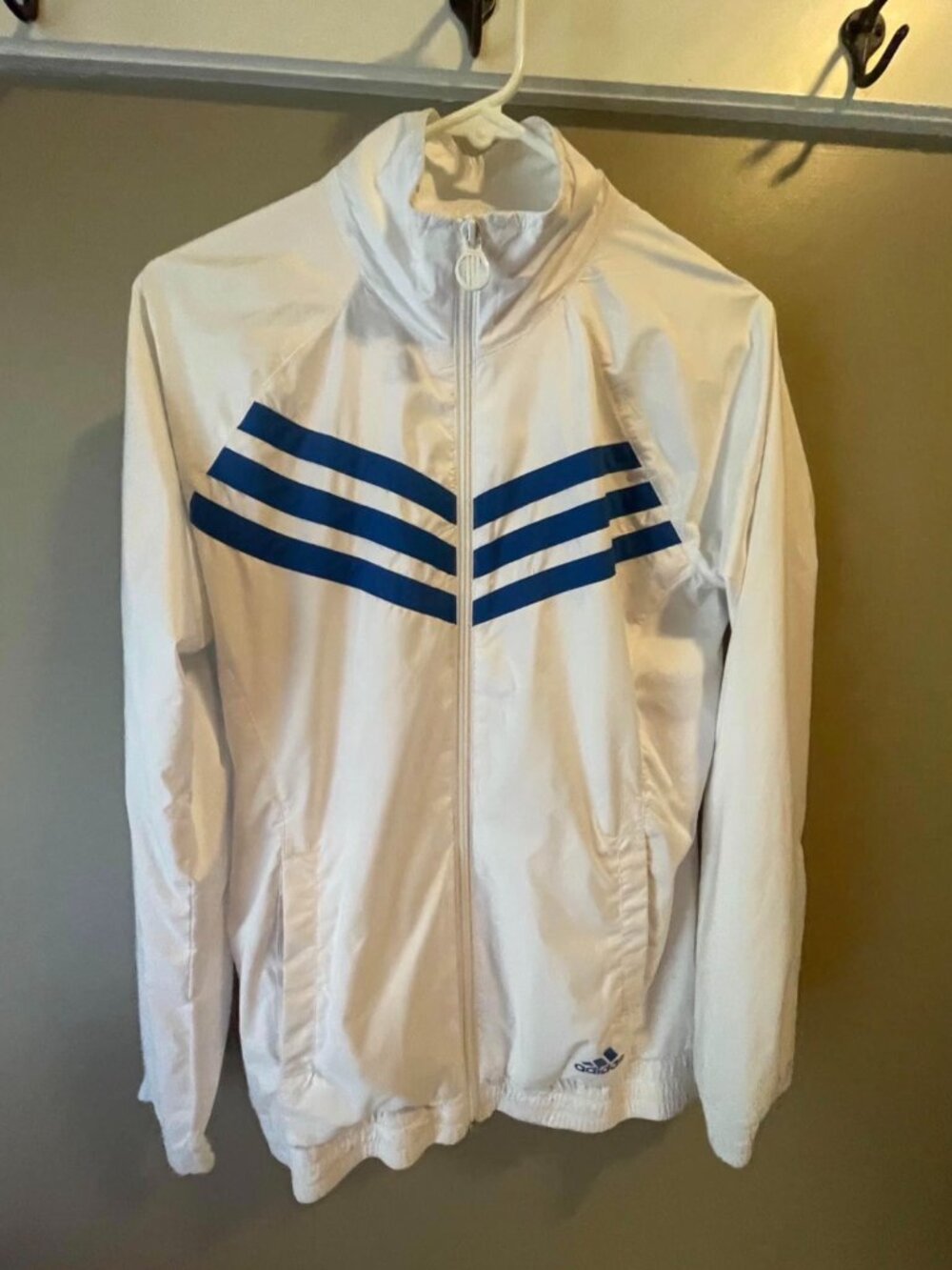 adidas women's size medium windbreaker jacket